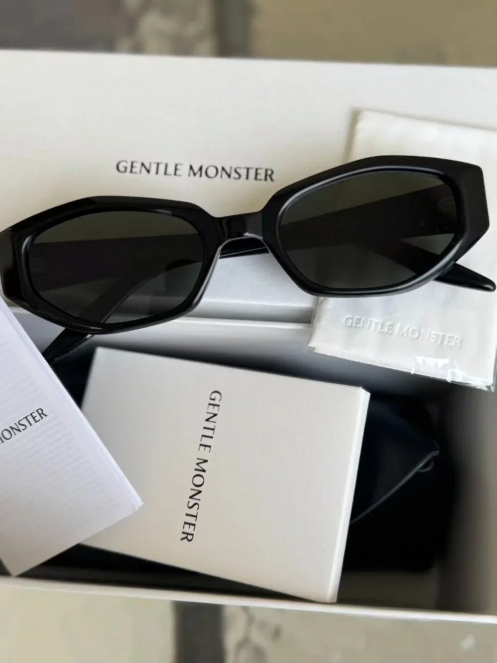 Gentle Monster MIRO Black Cat Eye Sunglasses Full Set